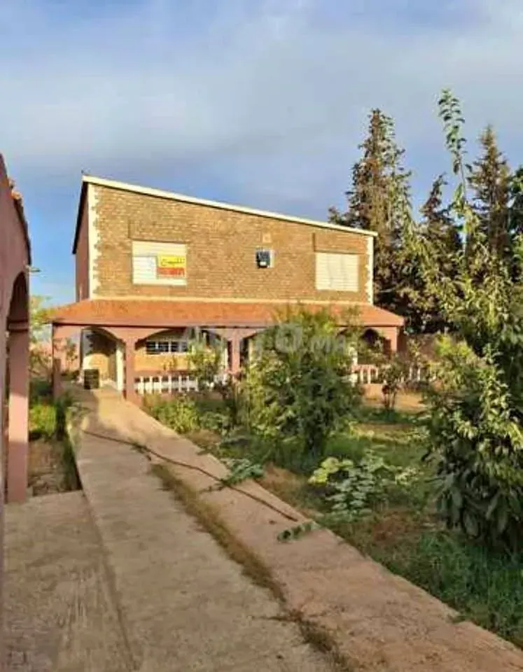 فيلا للبيع قرب فاس بجانب الواد – 1000 متر